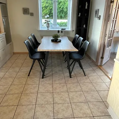 Sleep In - Close By Herning, Legoland, Givskud Zoo * Brande