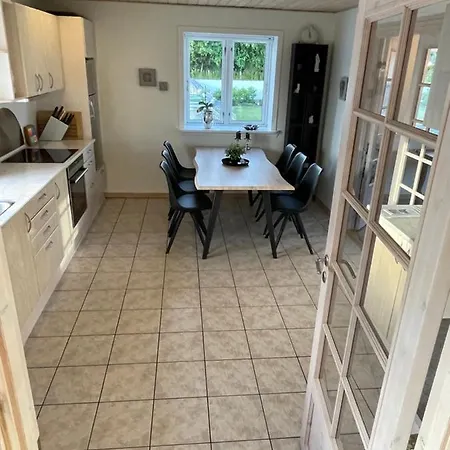 Sleep In - Close By Herning, Legoland, Givskud Zoo Holiday home *